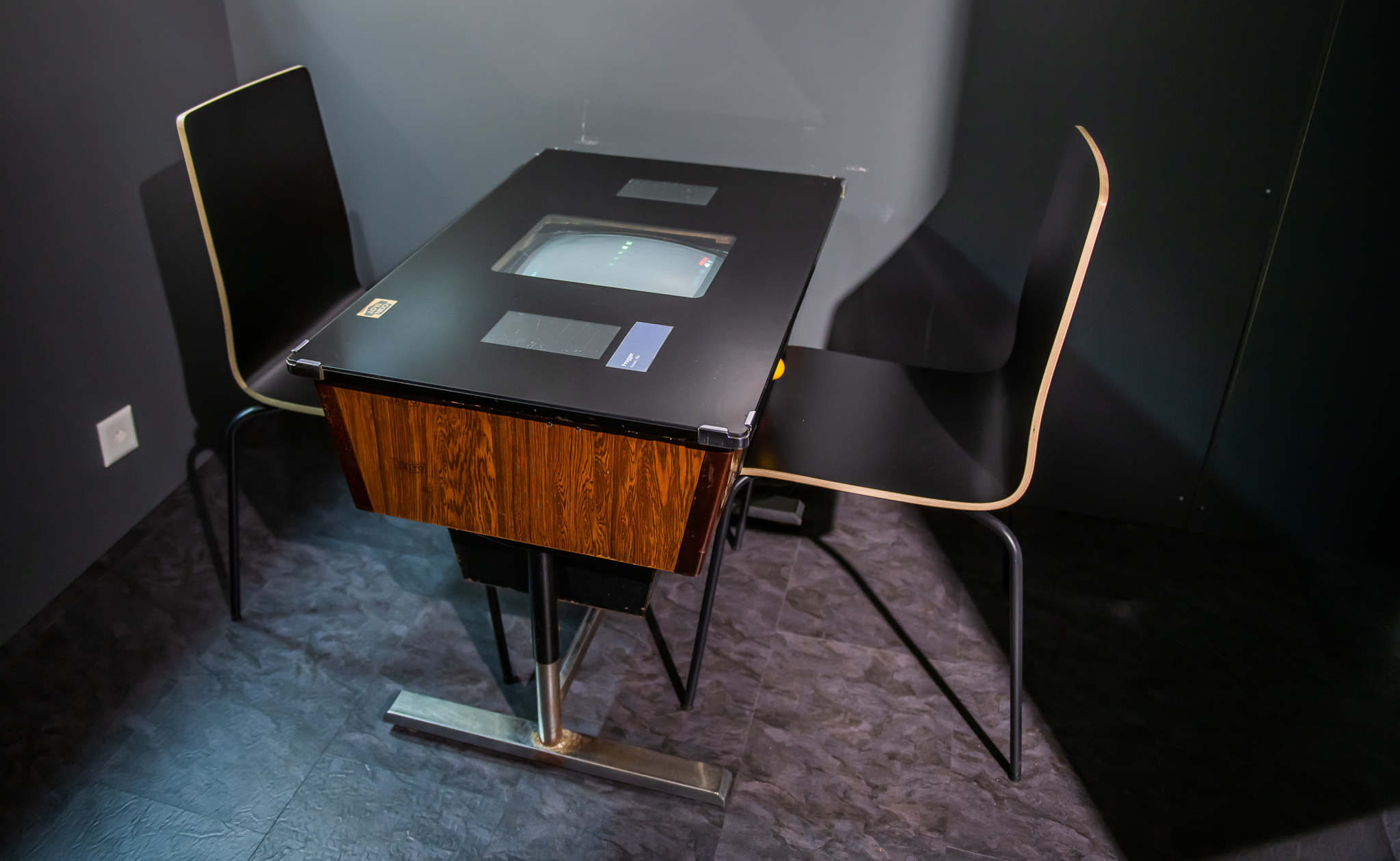Arcade Machine Cocktail Table | 60 Retro Arcade Games | Oak & Chrome